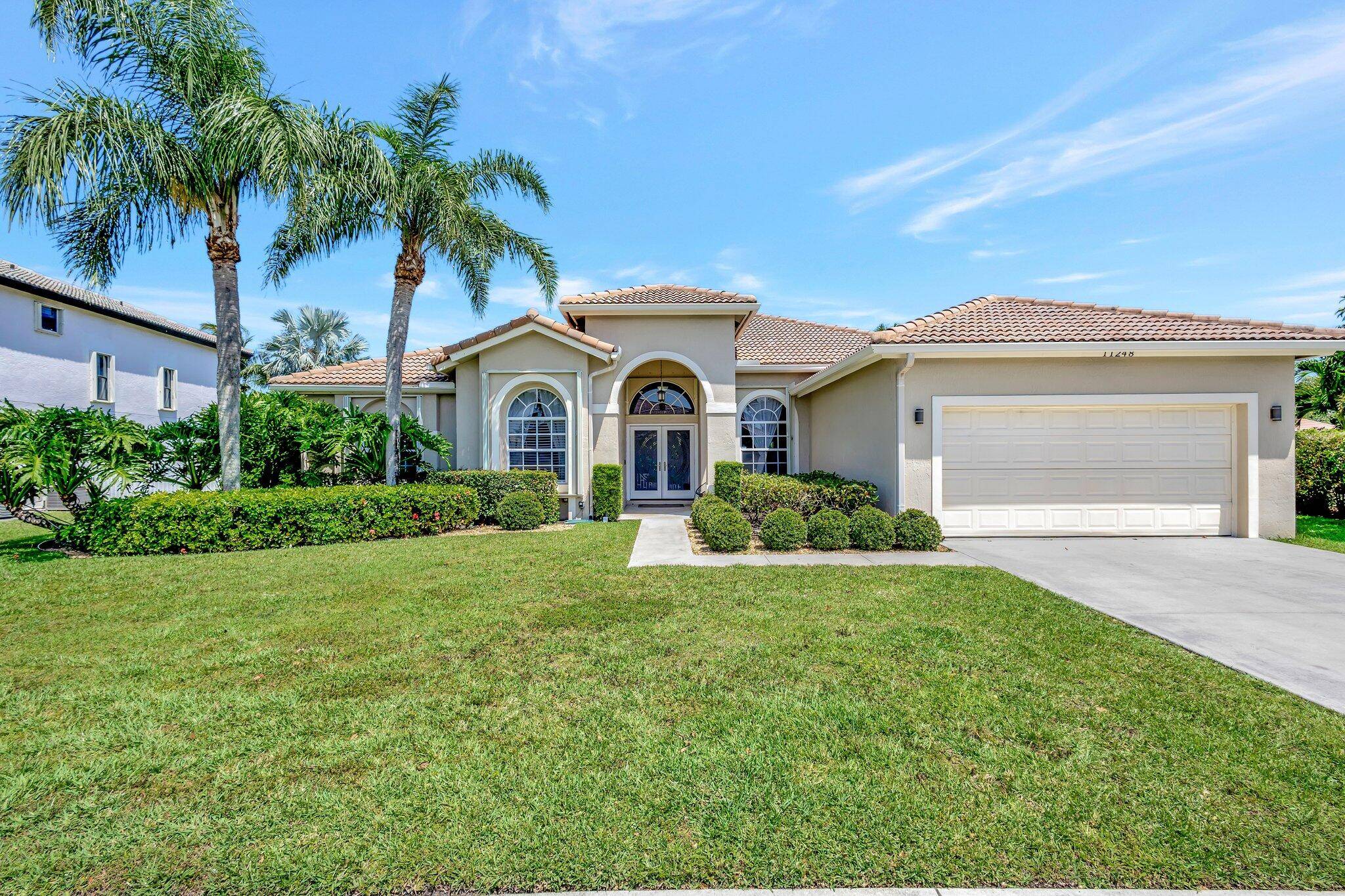 If one is seeking an exceptional luxury home in Wellington, Florida, this residence can be a best solution.