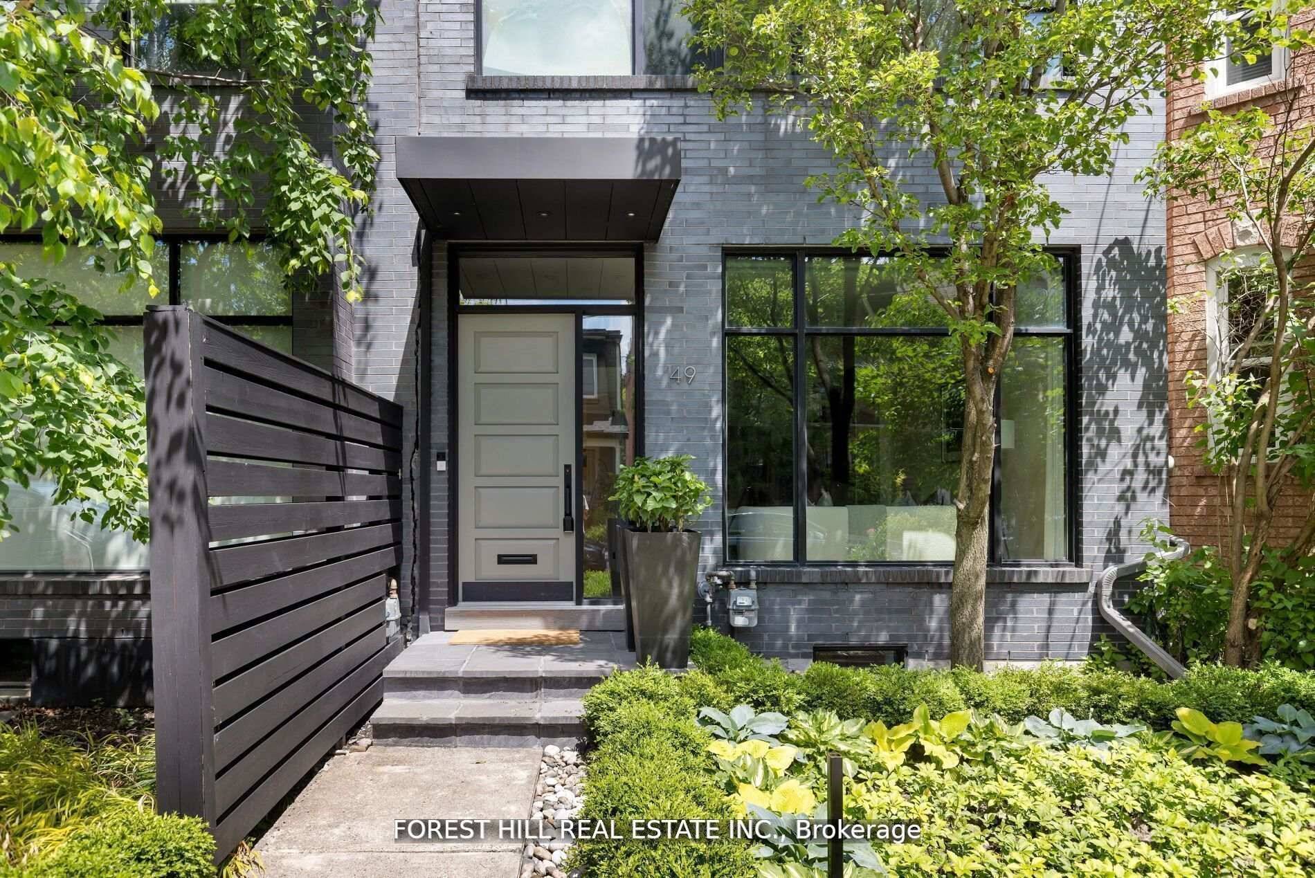 Welcome to Brookfield House, the ultimate blend of architectural mastery and urbane sensibility in the heart of Trinity Bellwoods.