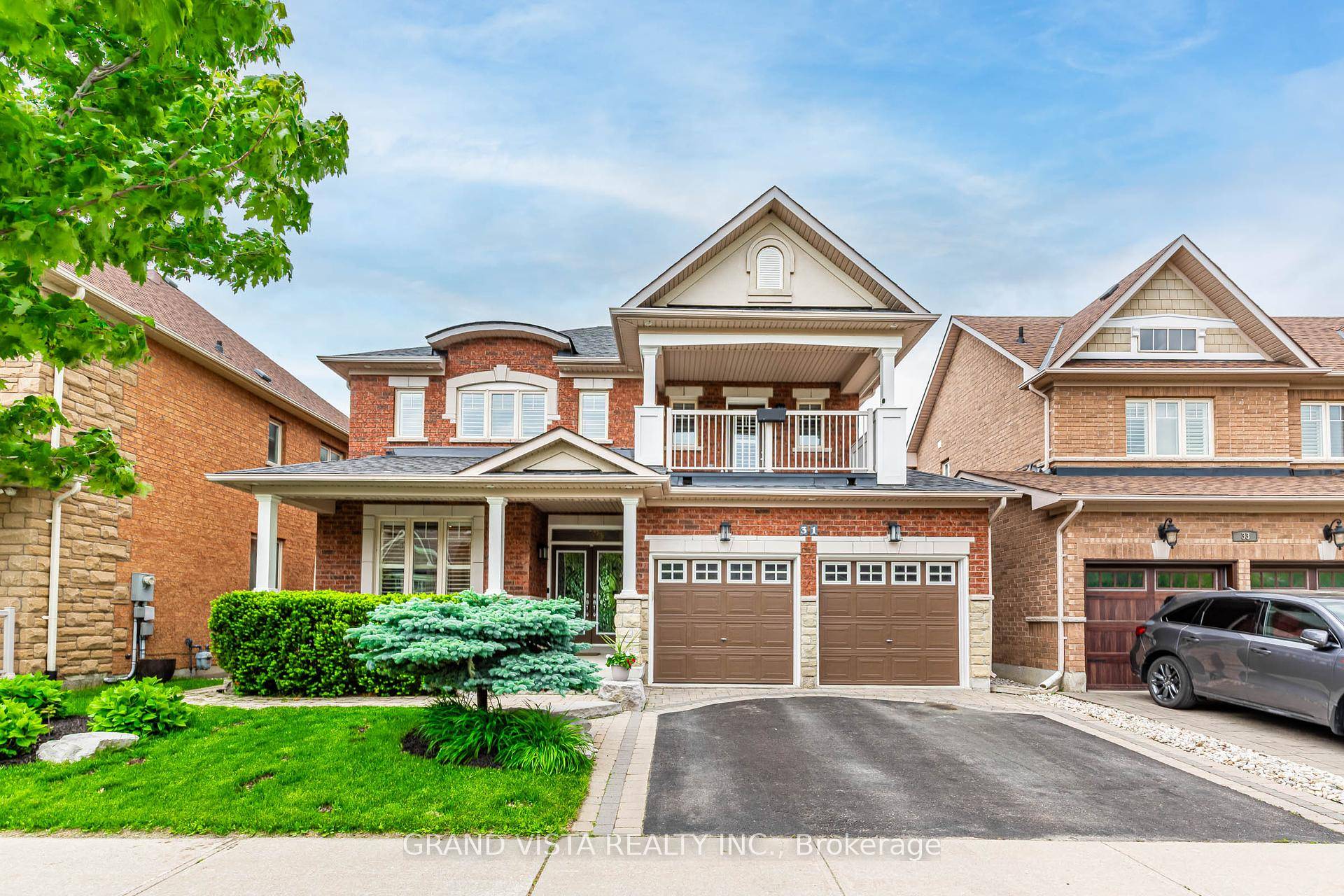 Welcome to 31 Routledge Drive, where Luxury meets Lifestyle in the Heart of Oak Ridges !