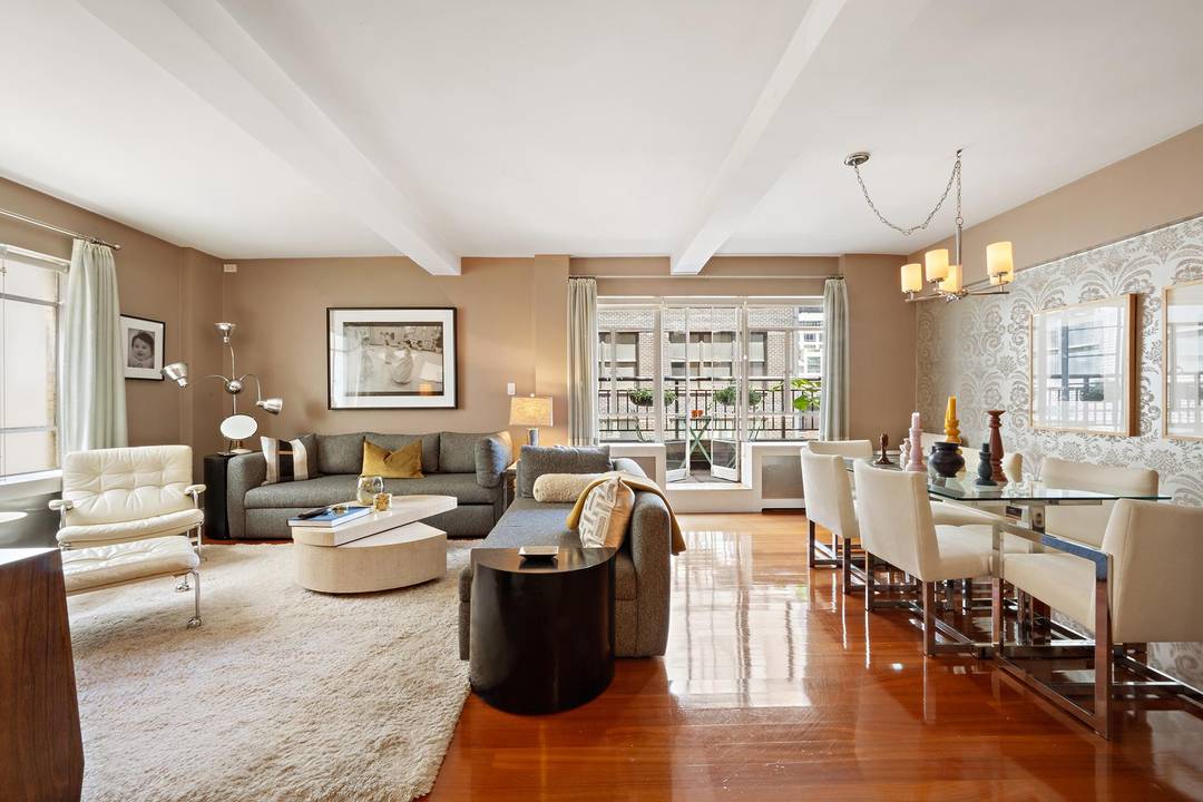 With its location at the very center of Manhattan across from the Museum of Modern Art, and at the cross roads of the Entertainment, Finance and Commerce worlds, this very ...