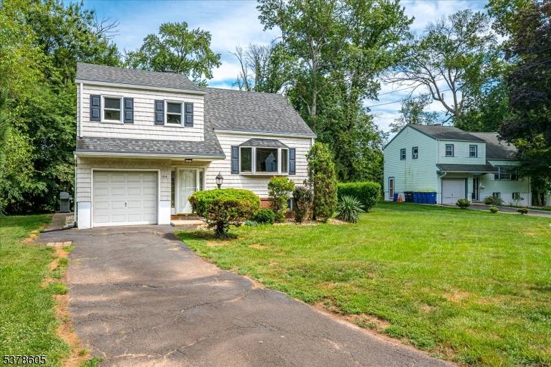 This fabulous single family Split Level home offers 3 bedrooms, 1.