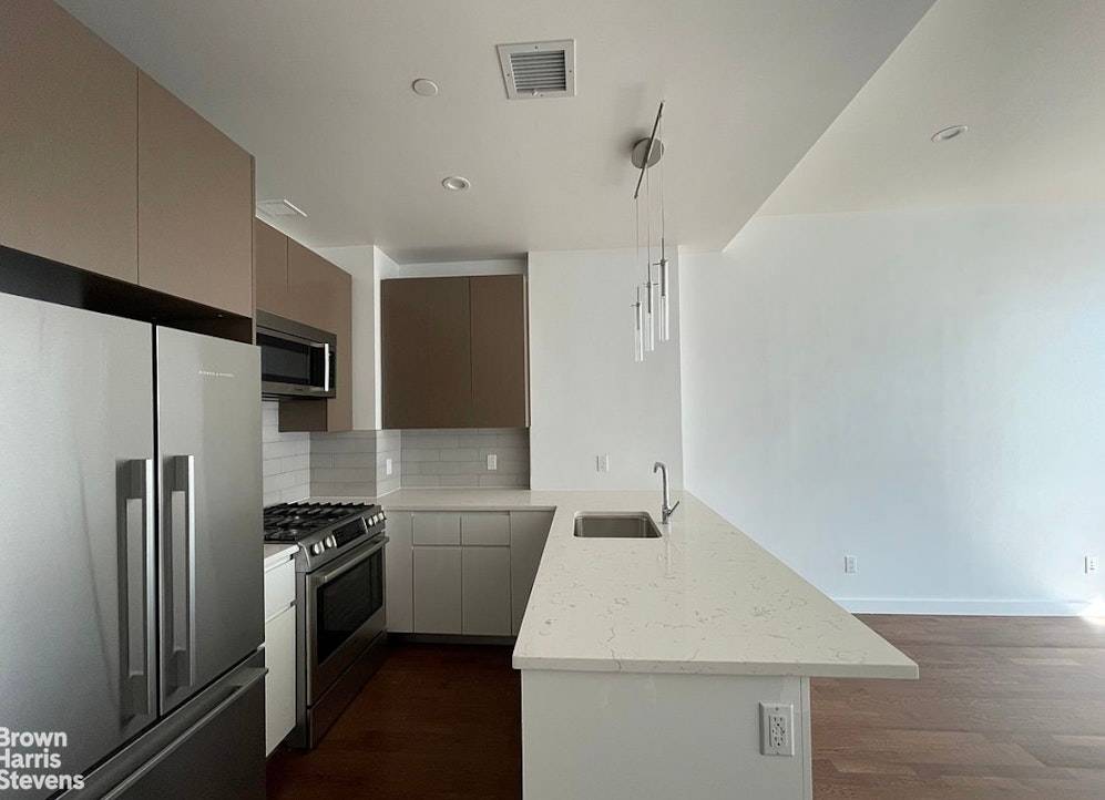 Welcome to Residence 14G at Star Tower, a beautifully designed 1 bedroom, 1 bathroom condo in vibrant Long Island City.