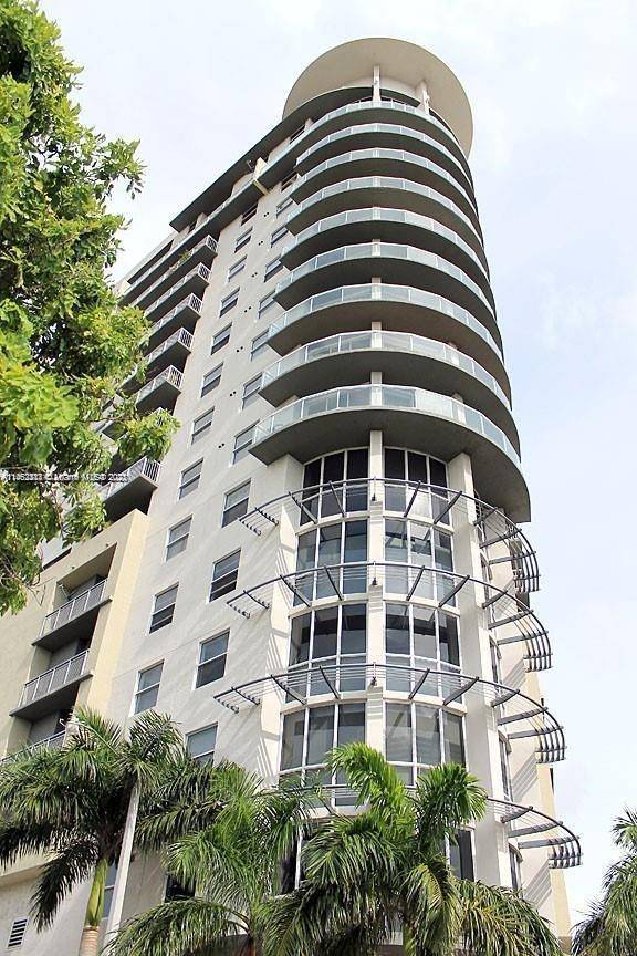 Rarely available one bedroom and one bath unit located in one of the best kept secrets in Miami.