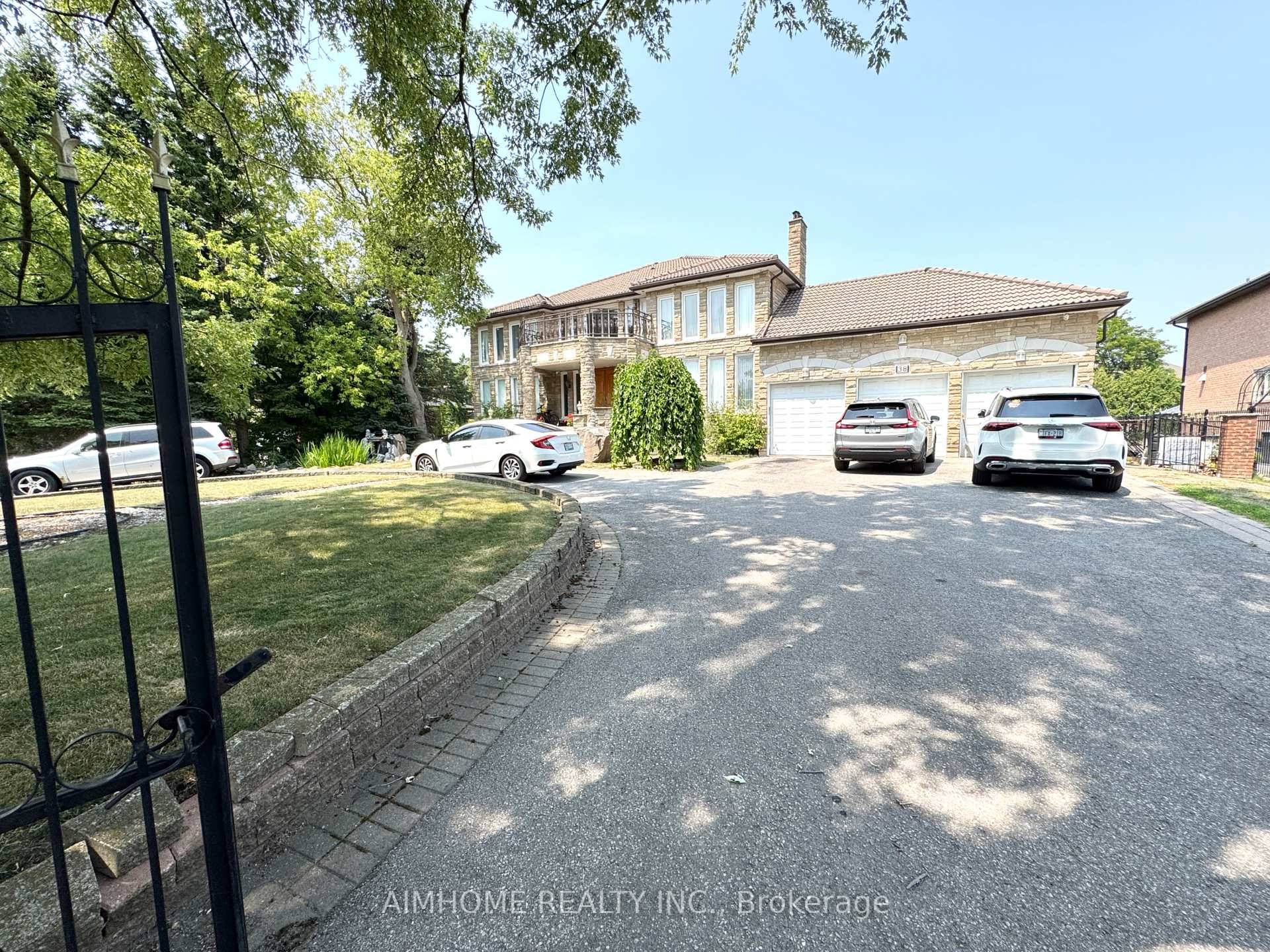 Welcome to the Spacious 1 Bedroom Unit inside the Detached Luxury House in High Demanding Milliken Mills East lt ; gt ; Around 700 Sqft lt ; gt ; Utilities ...