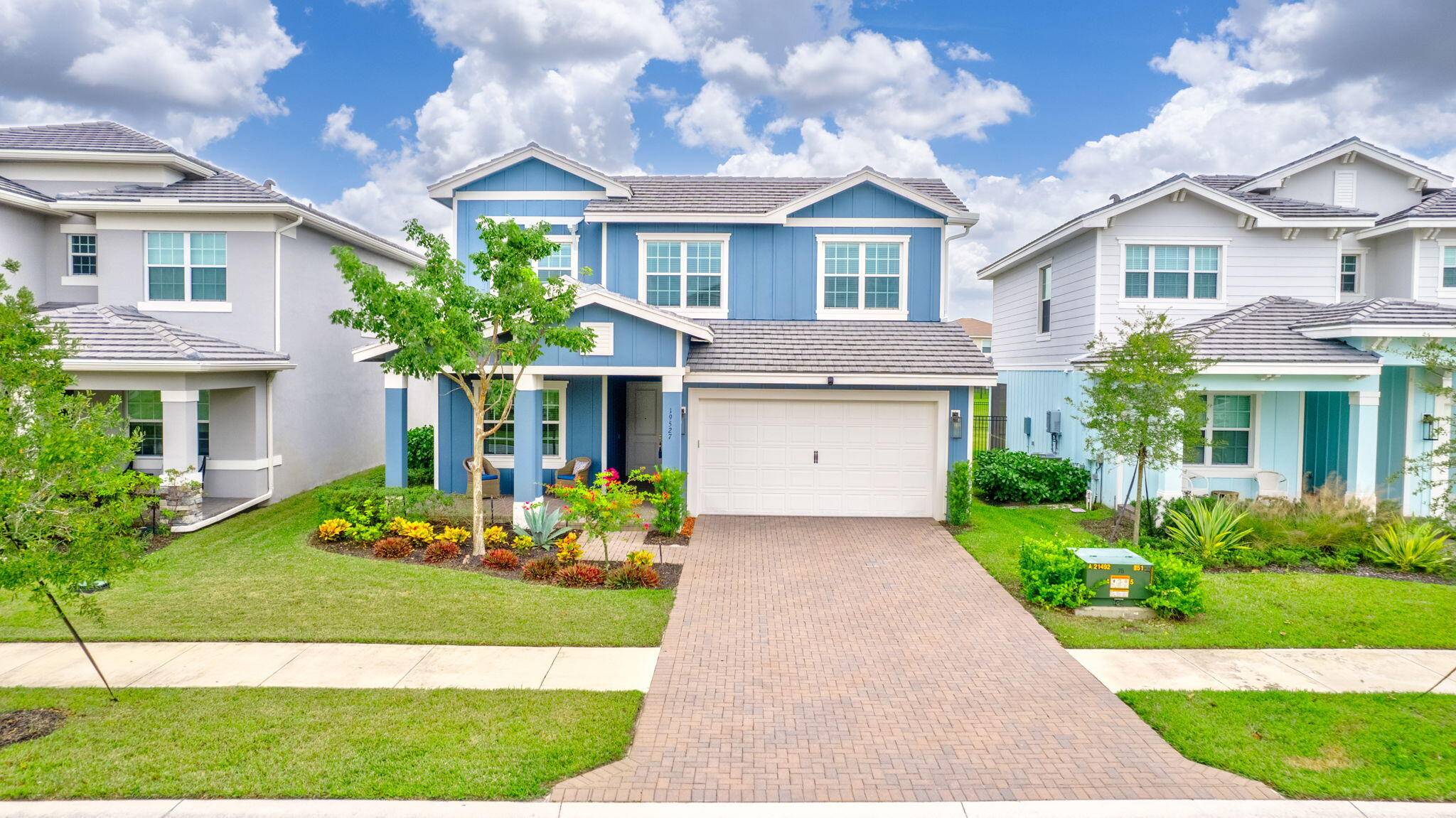Nestled in the highly sought after Arden community, this popular GL Homes Laguna model is designed for modern comfort and style with an open floor plan complete with gourmet kitchen ...