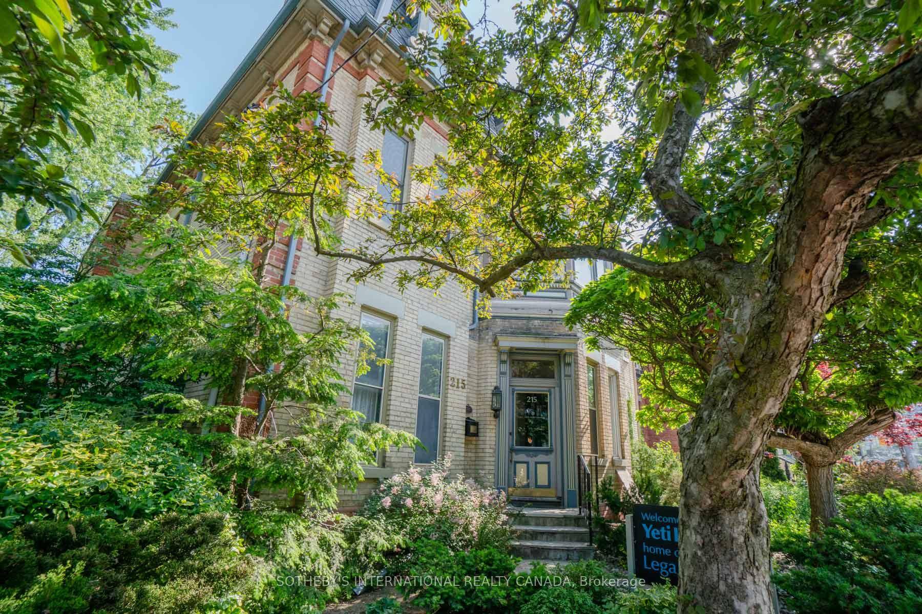 Cabbagetown 2 Bedroom Apartment in Grand Victorian.