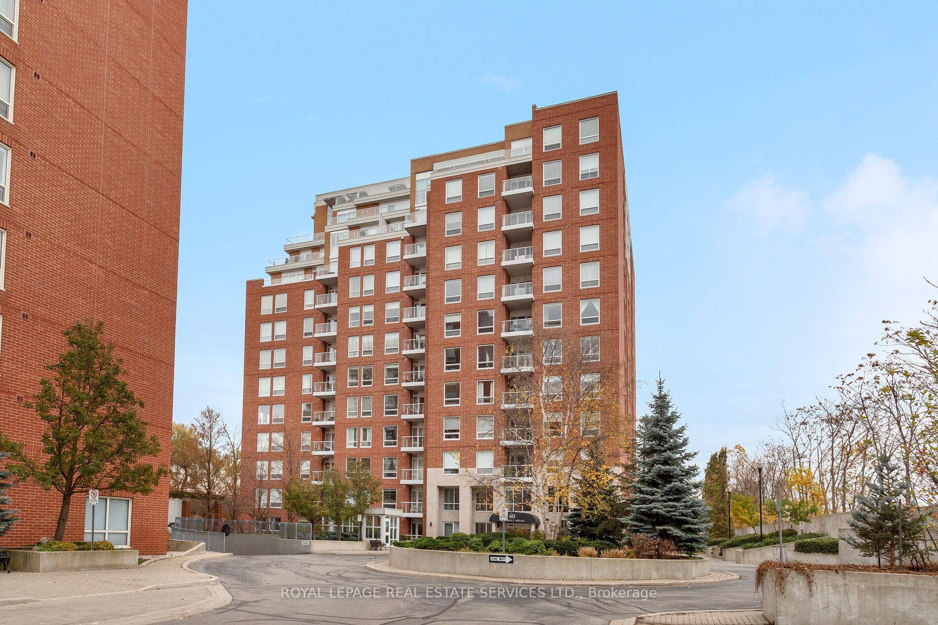 Discover the pinnacle of chic, modern elegance at Oakridge Heights Condos in Old Oakville, offering an unparalleled location.