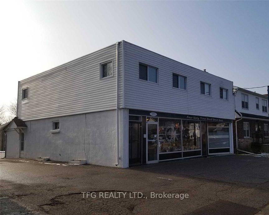 This below grade 2 bedroom apartment offers comfortable, affordable living in a well maintained older building.