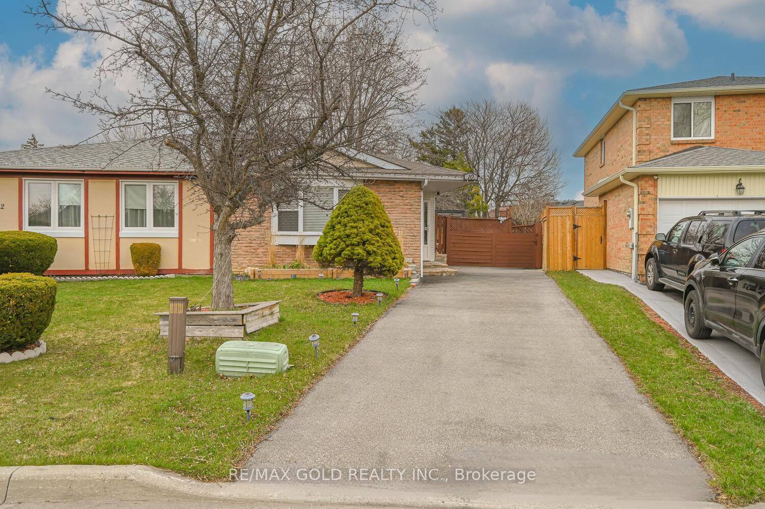 Immaculate ! ! Excellent home for a first time buyer or an investor, move in ready, thousands of spent on renovations, very convenient location, step to transportation schools shopping, updated ...