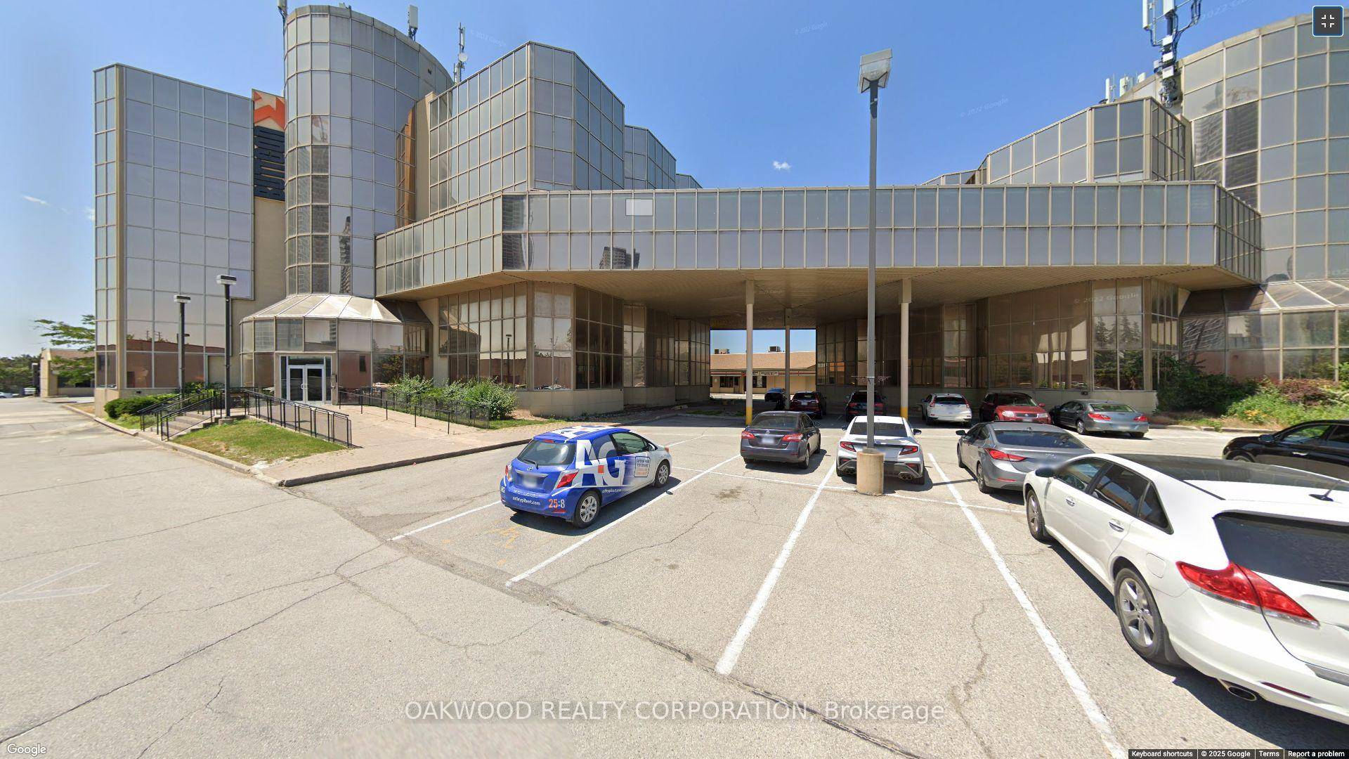 PROFESSIONAL OFFICE SPACE IN A PRIME LOCATION OF VAUGHAN, EASY ACCESS TO TRANSIT, HIGHWAYS, 407, 400 AND LANGSTAFF.
