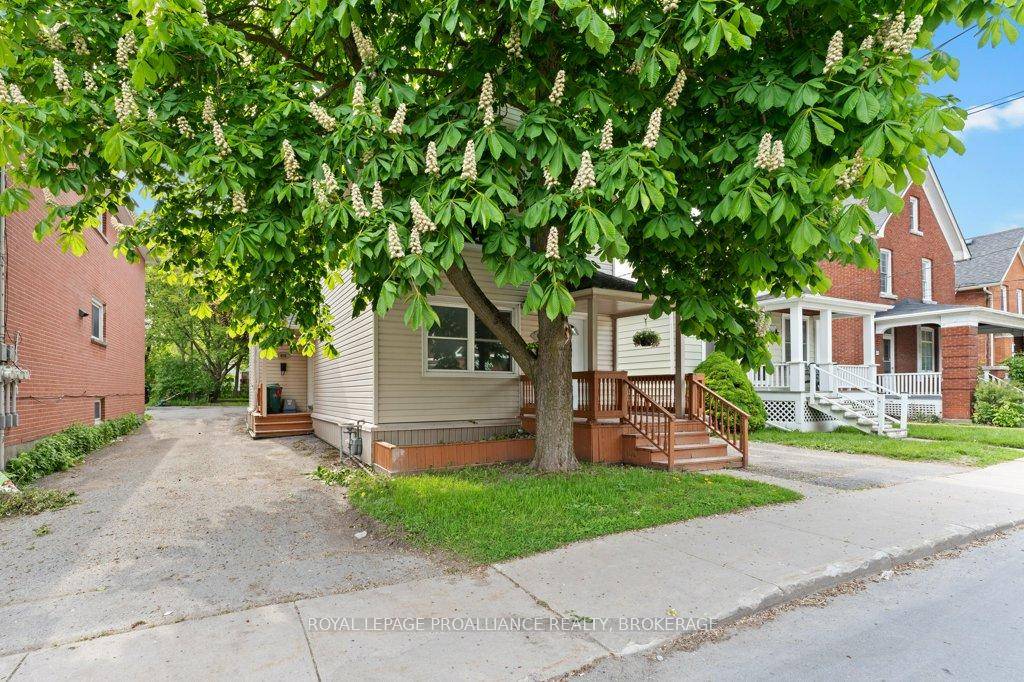 A beautifully updated residence, centrally located within an easy stroll to Queen's University, Kingston's major hospitals and downtown amenities.