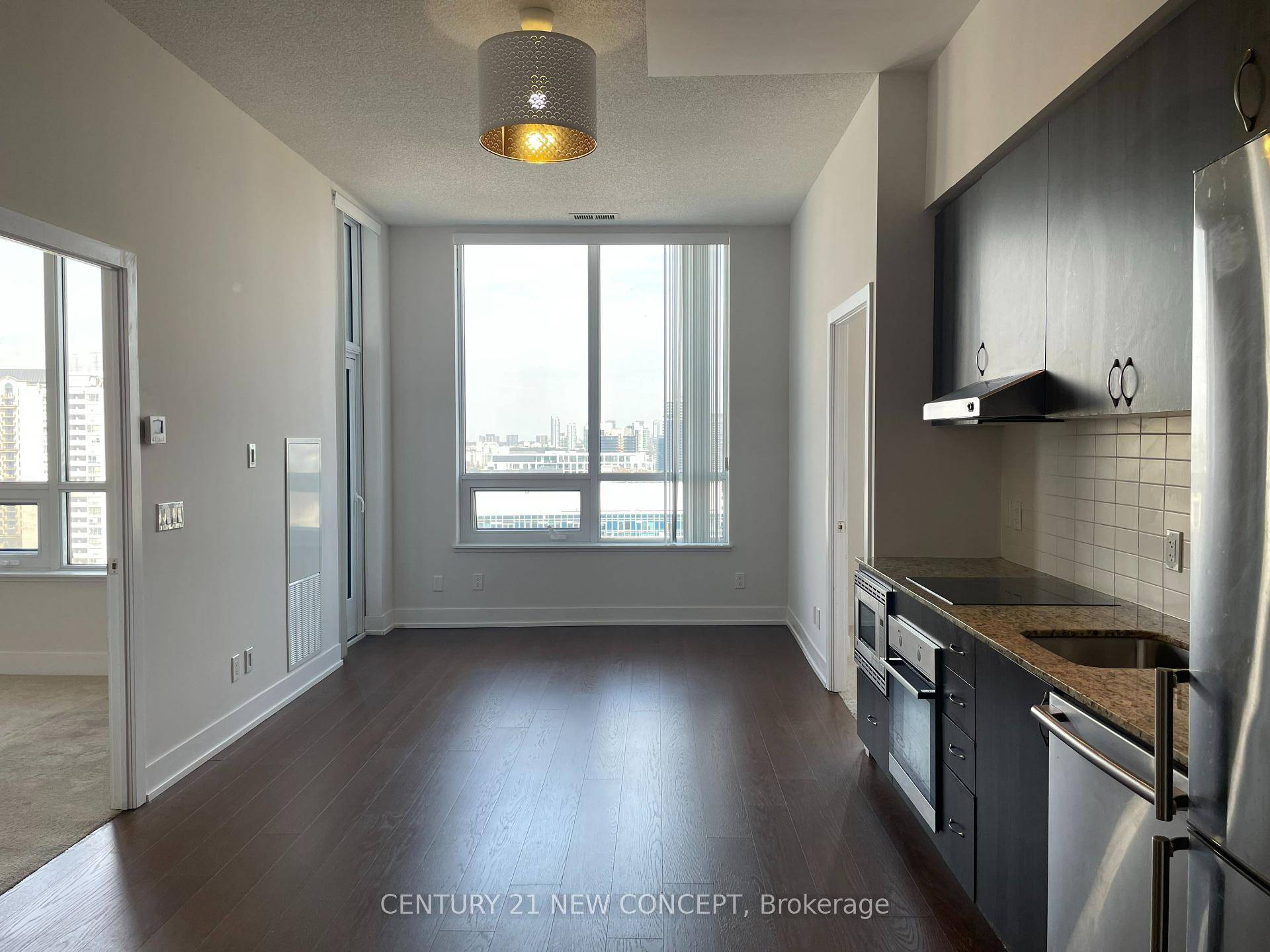BOUTIQUE STYLE CONDO AT BAYVIEW AND SHEPPARD.