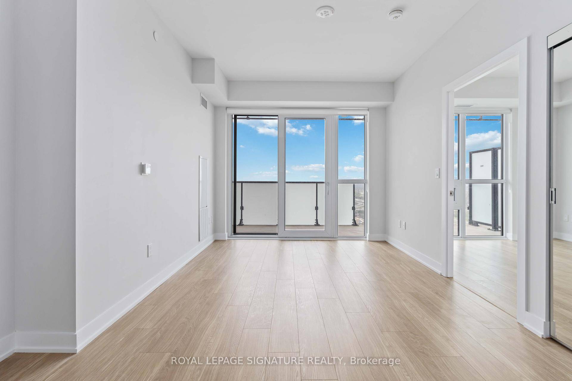 Welcome to an incredible opportunity to live in the vibrant Parkside Village community, located in the heart of Mississauga.