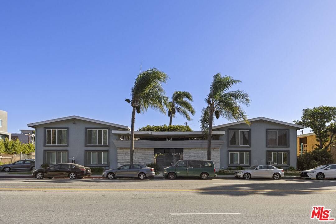 1904 S Robertson Blvd 32BR La