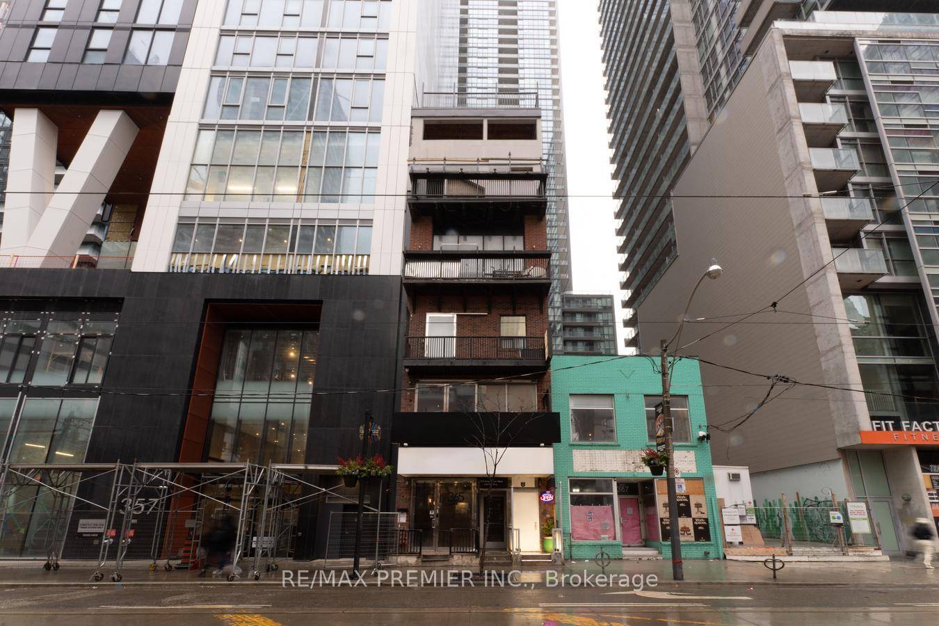 Welcome to 365 King Street in the hub of the entertainment industry at the corner of Blue Jays Way and King Street West.