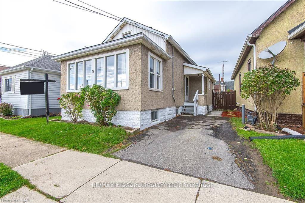 LOCATED JUST STEPS FROM WELLAND HOSPITAL, THIS SINGLE FAMILY HOME OFFERS THE PERFECT MIX OF ACCESSIBILITY AND COMFORT.