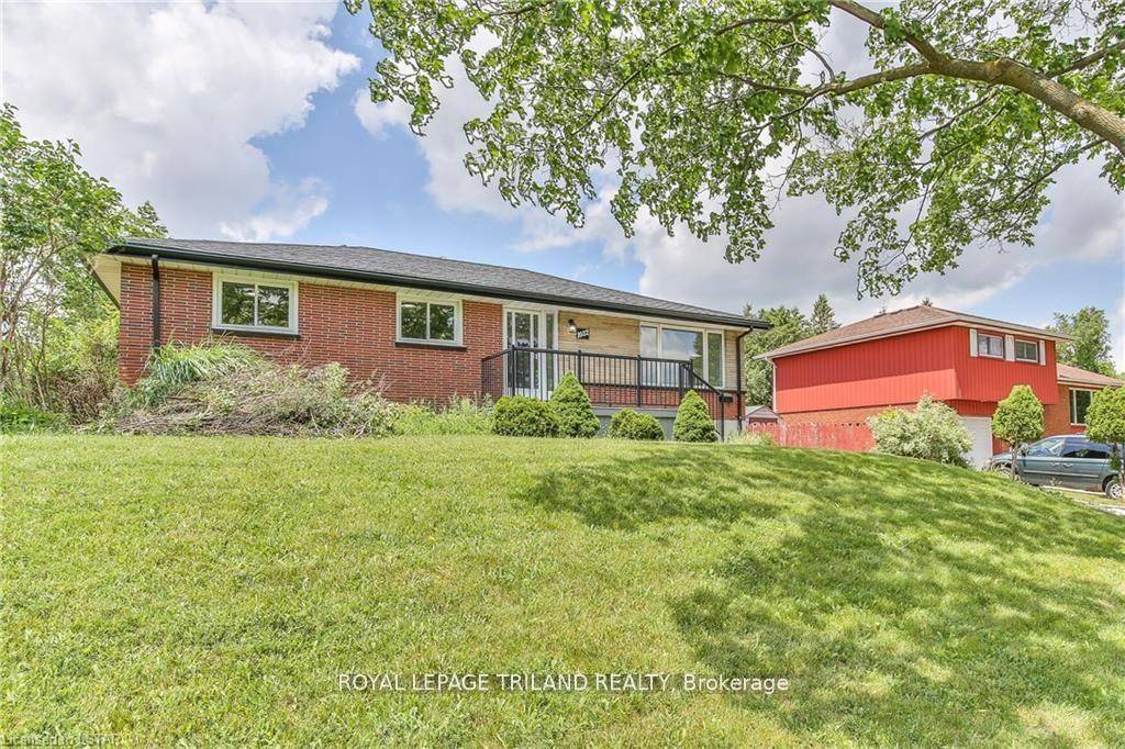Located in the heart of Glen Cairn, this renovated 2 bedroom, 1 bathroom lower level unit offers a bright, spacious layout.