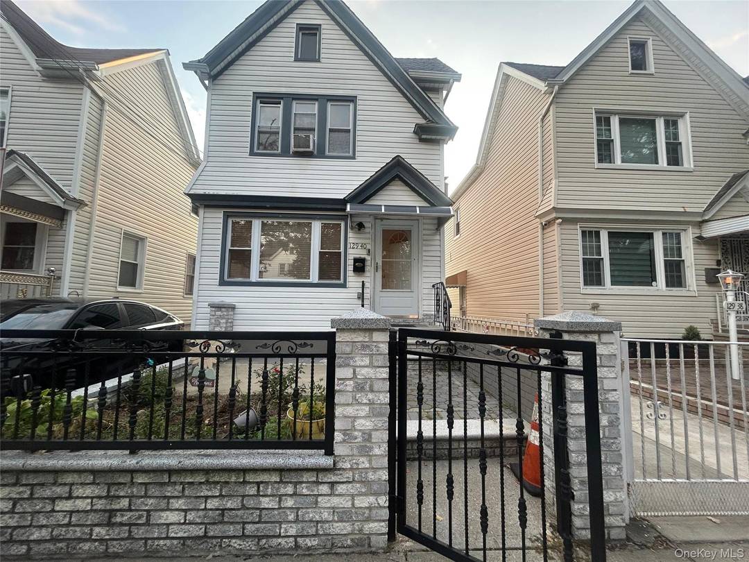 BEAUTIFUL ONE FAMILY, OPEN FLOOR PLAN, BAMBOO FLOOR, 3 BEDROOMS, 2 AND A HALF BATHS, FINIHED BASEMENT, WIDE PRIVATE DRIVEWAY, 2 CAR GARAGE, BIG BACKYARD