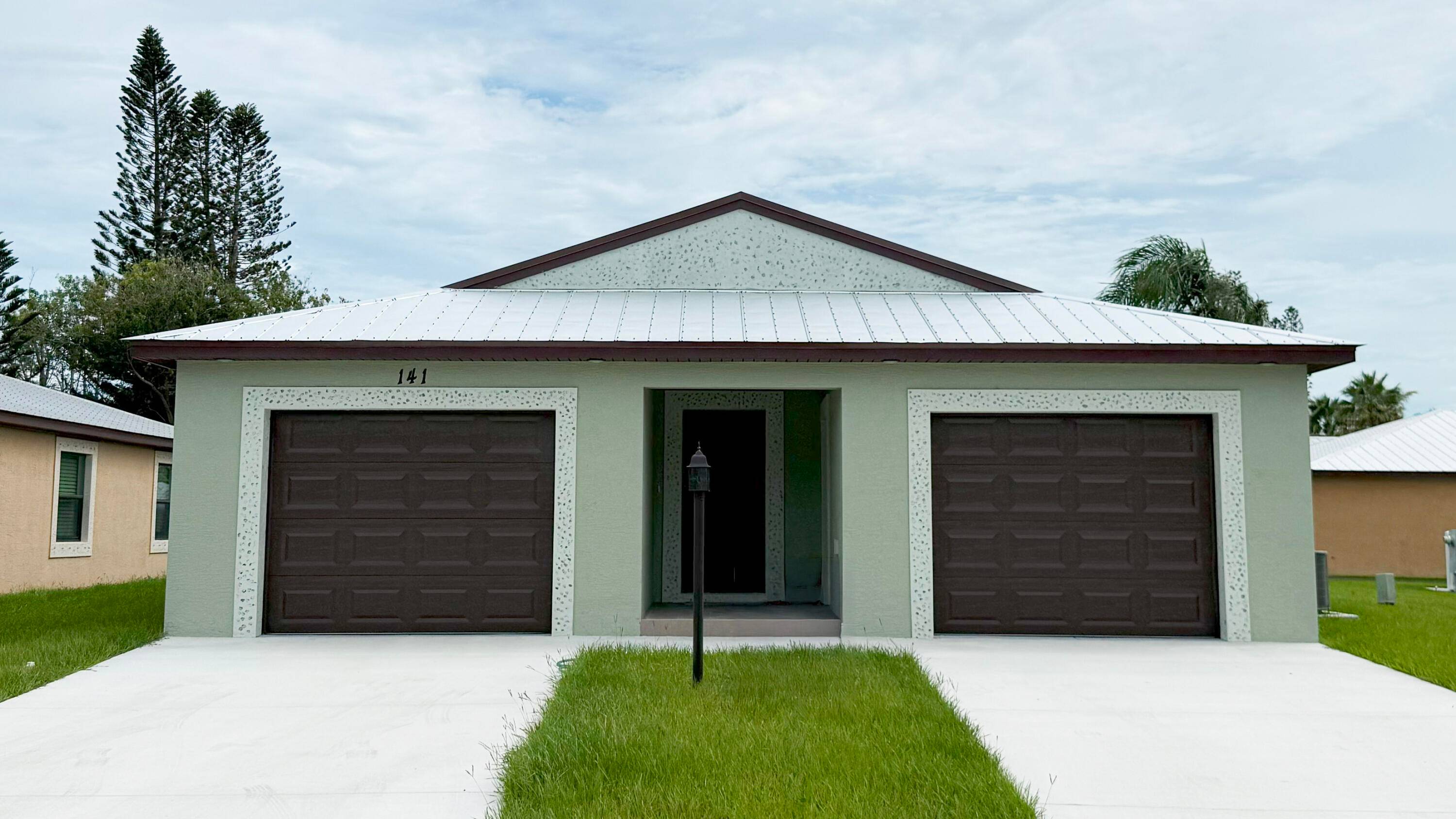 Our most Popular Model The Windsor offers unmatched value with 3 full bedrooms, 2 baths, and a golf cart garage with a Lake View all within one of Spanish Lakes' ...