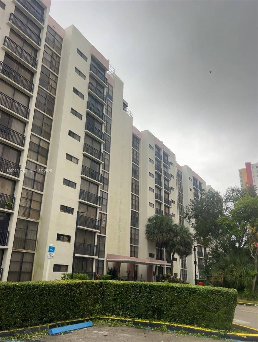 Looking for a property that is walking distance to the beach ?