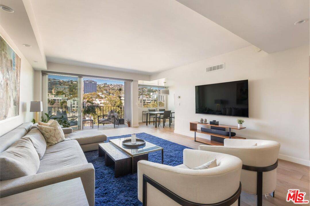818  N Doheny Dr 2BR Sunset Strip La