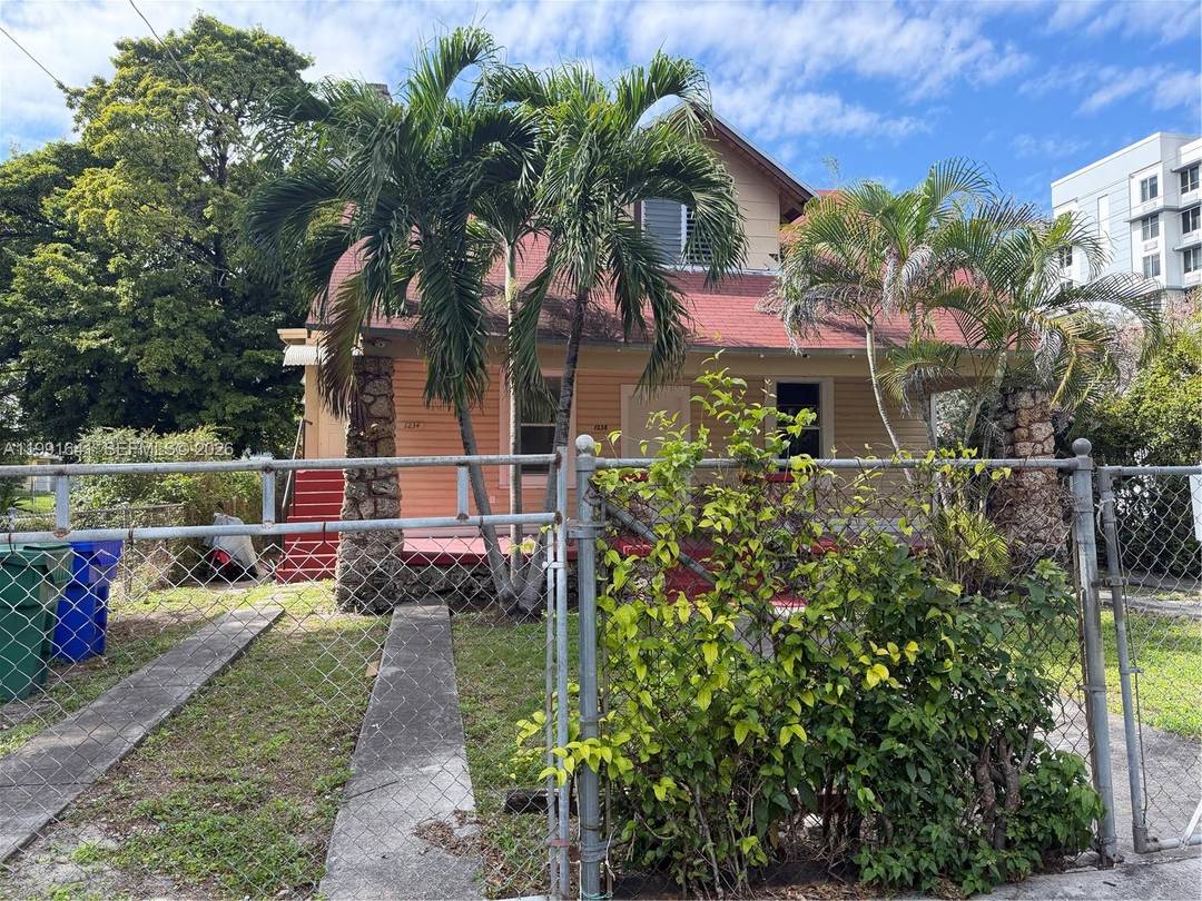 This offering presents a rare opportunity to acquire a 5 parcel income producing portfolio in Miami s 33136 corridor, with both current cash flow and future redevelopment potential.