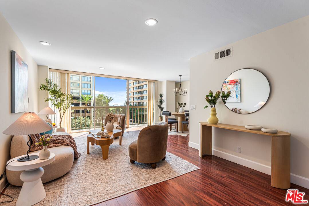 10747 Wilshire Blvd 2BR Westwood La