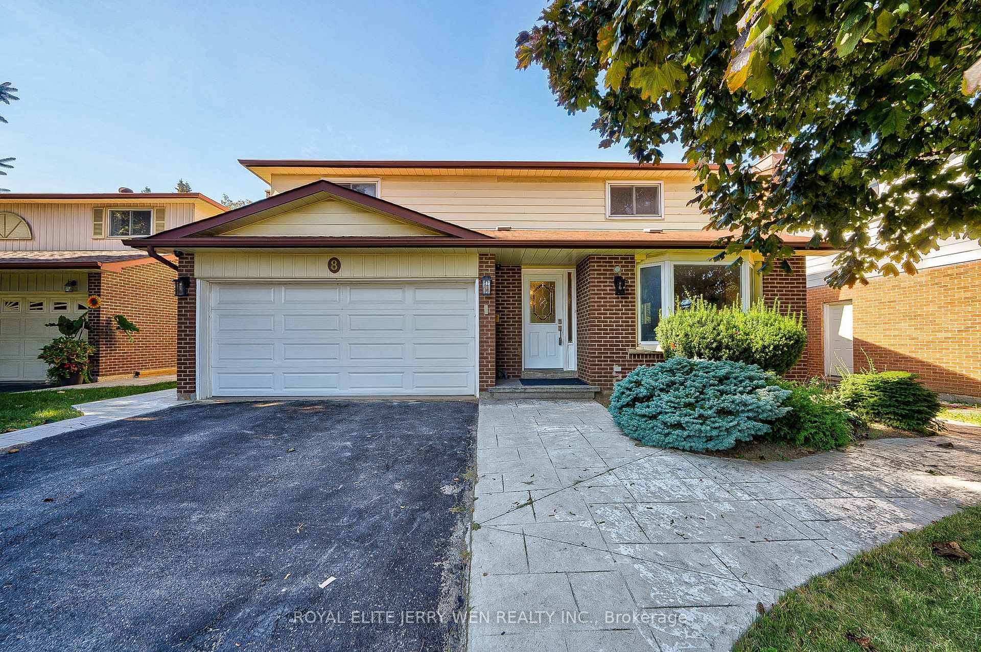 4 2 Bed, 4 Bath, Double Garage, Wide Frontage, detached home offering outstanding curb appeal on a wide front lot and approx.