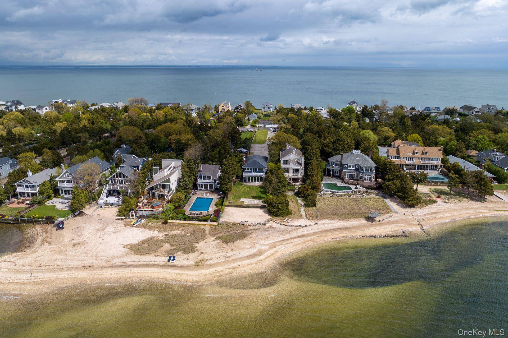 Perfect year round residence or Summer getaway !