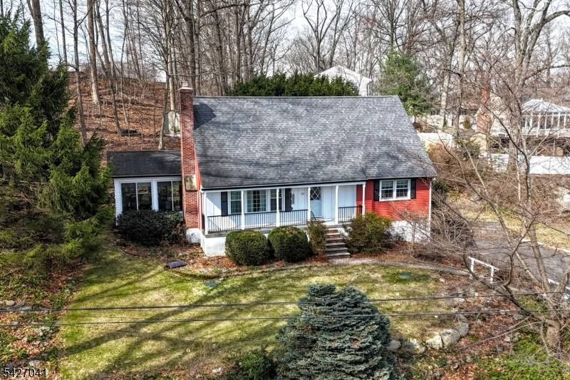 Lake Living at its Best !