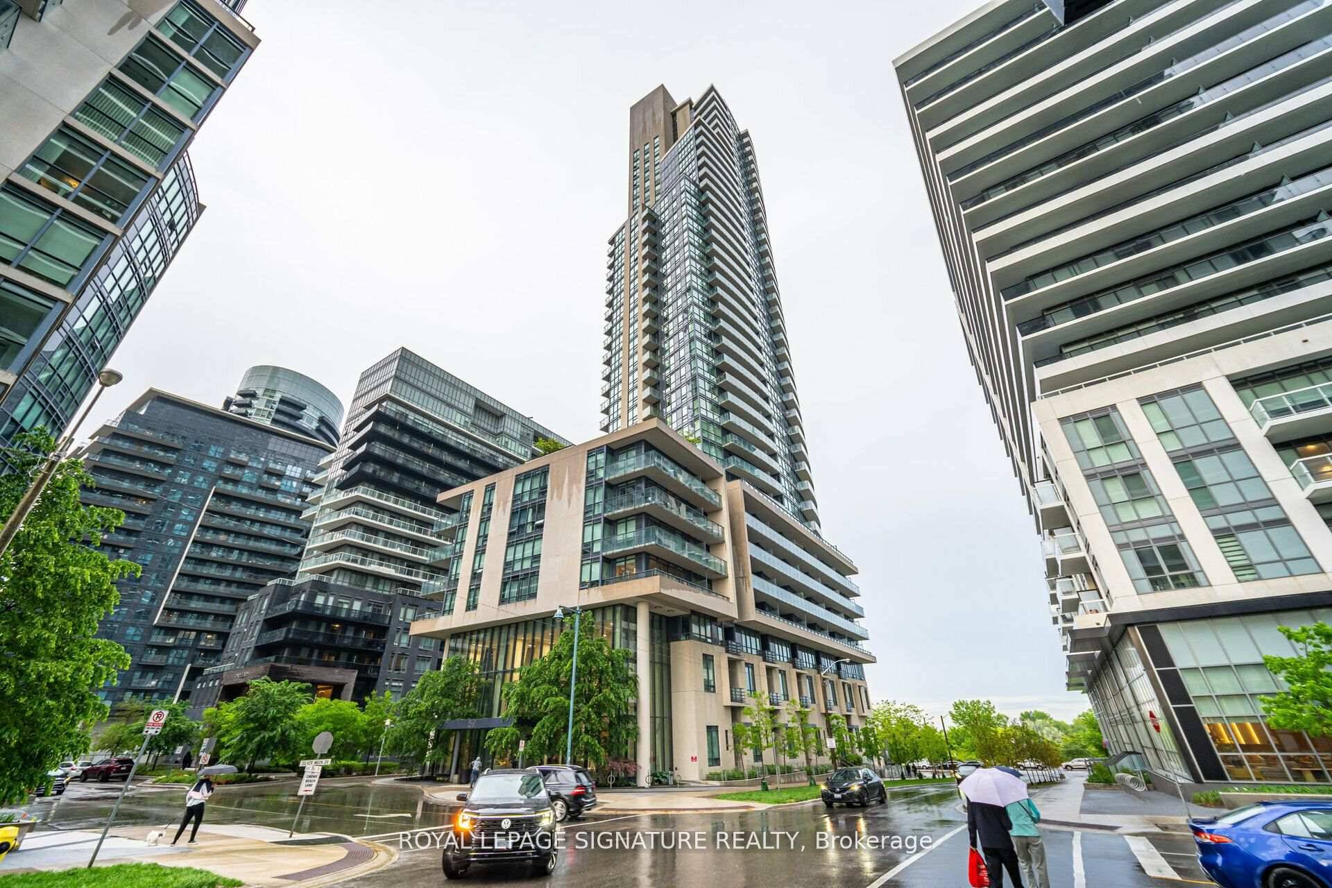 Unobstructed Panoramic 180 Degree Views of the Toronto Skyline amp ; Lake Ontario SE S SW.