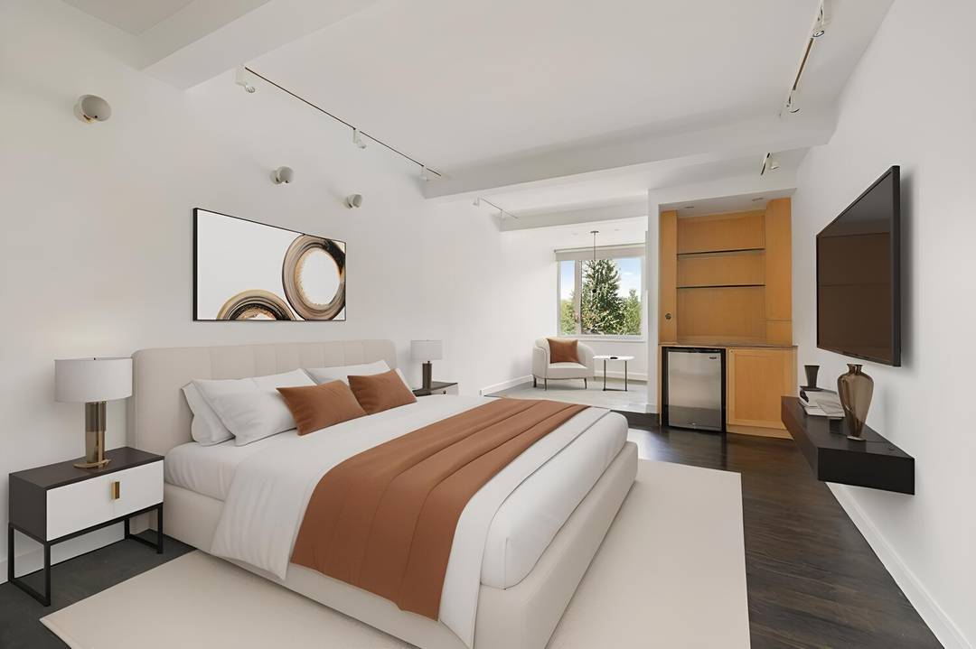 Elegant Studio with Unobstructed Central Park Views Experience the best of Manhattan living in this beautifully bright studio perched directly across from Central Park.