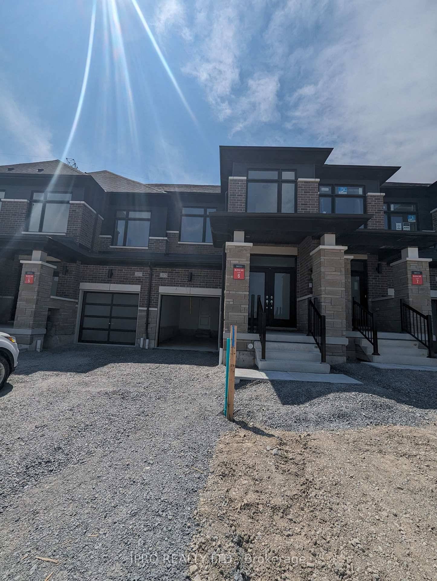 New 3 Bedrooms and 3 washrooms Freehold Townhouse for rent, Main Floor is 9 ft Ceiling.