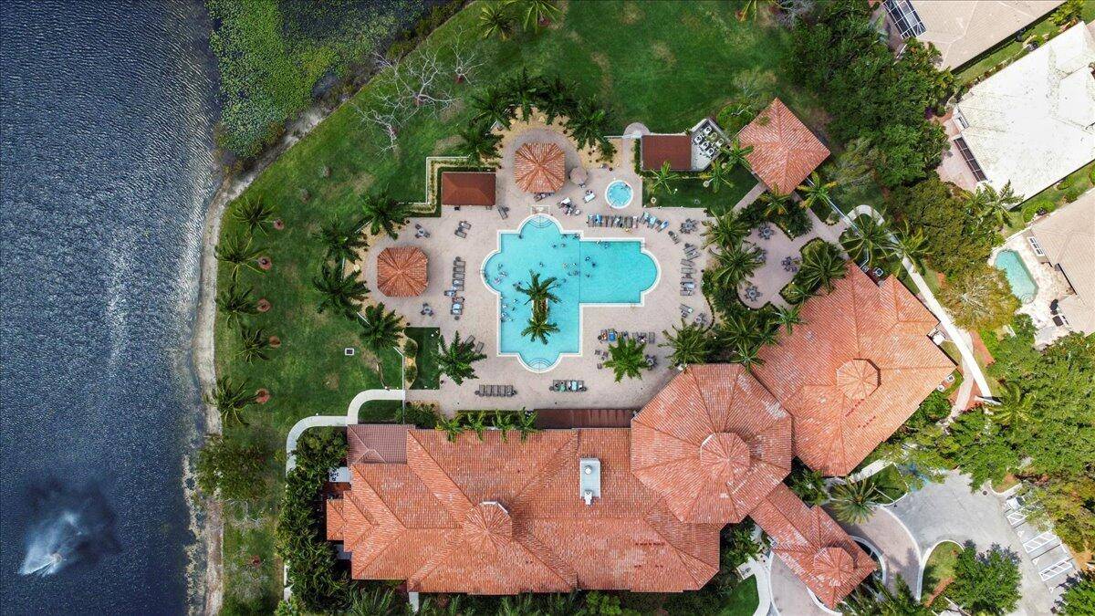 Best location in Villaggio Walking distance to the clubhouse.