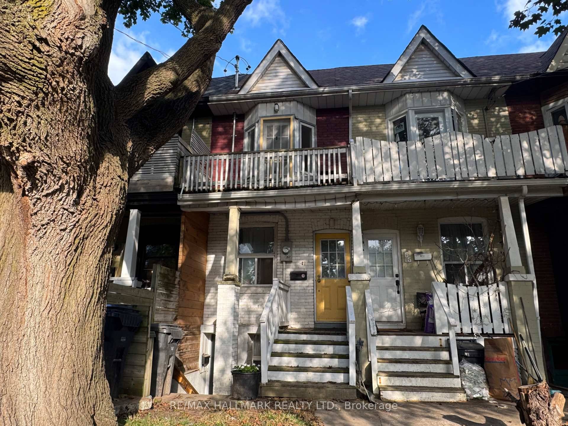 Lovely 1 bedroom Upper unit in trendy Leslieville little India neighbourhood.
