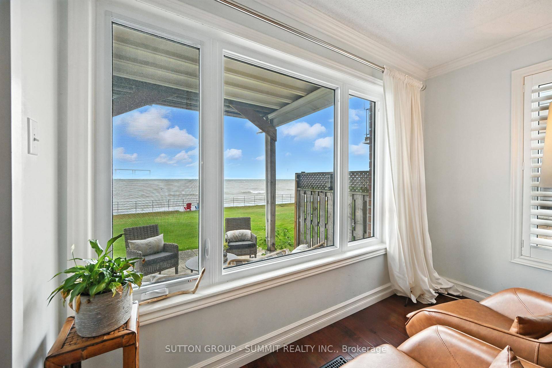 Welcome to 49 515 North Service Road in Stoney Creek !