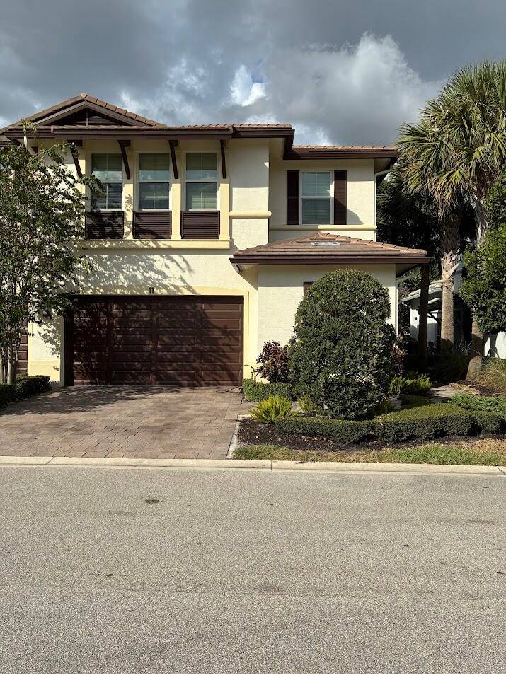 Rare opportunity. Elegant East Boca Raton community, Pointe 100, located near major roads I 95, public beaches, restaurants, houses of worship, upscale Town Center Mall, food shopping A Rated Palm ...