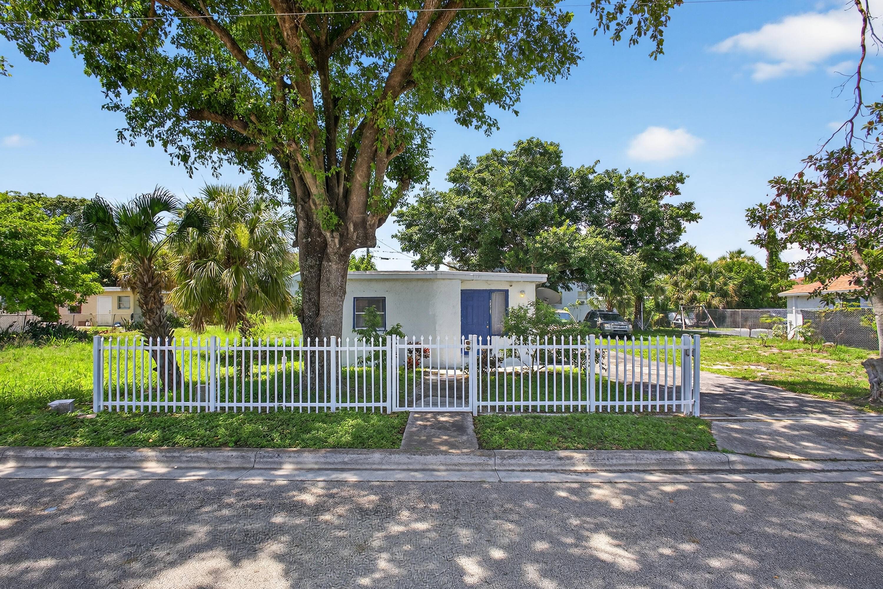 Charming 2 bedroom, 1 bath home with a spacious yard offering endless potential expand the footprint or create your own outdoor oasis.
