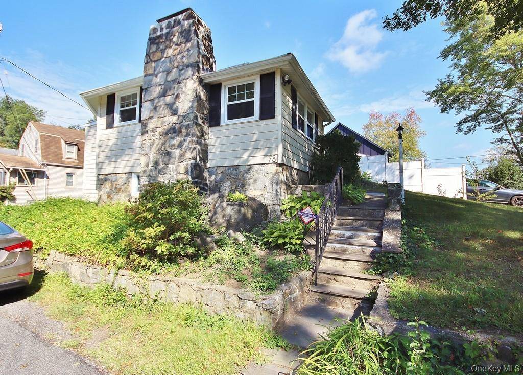 WE INVITE YOU TO LIVE BY THE LAKE IN THIS FULLY RENOVATED HOME !
