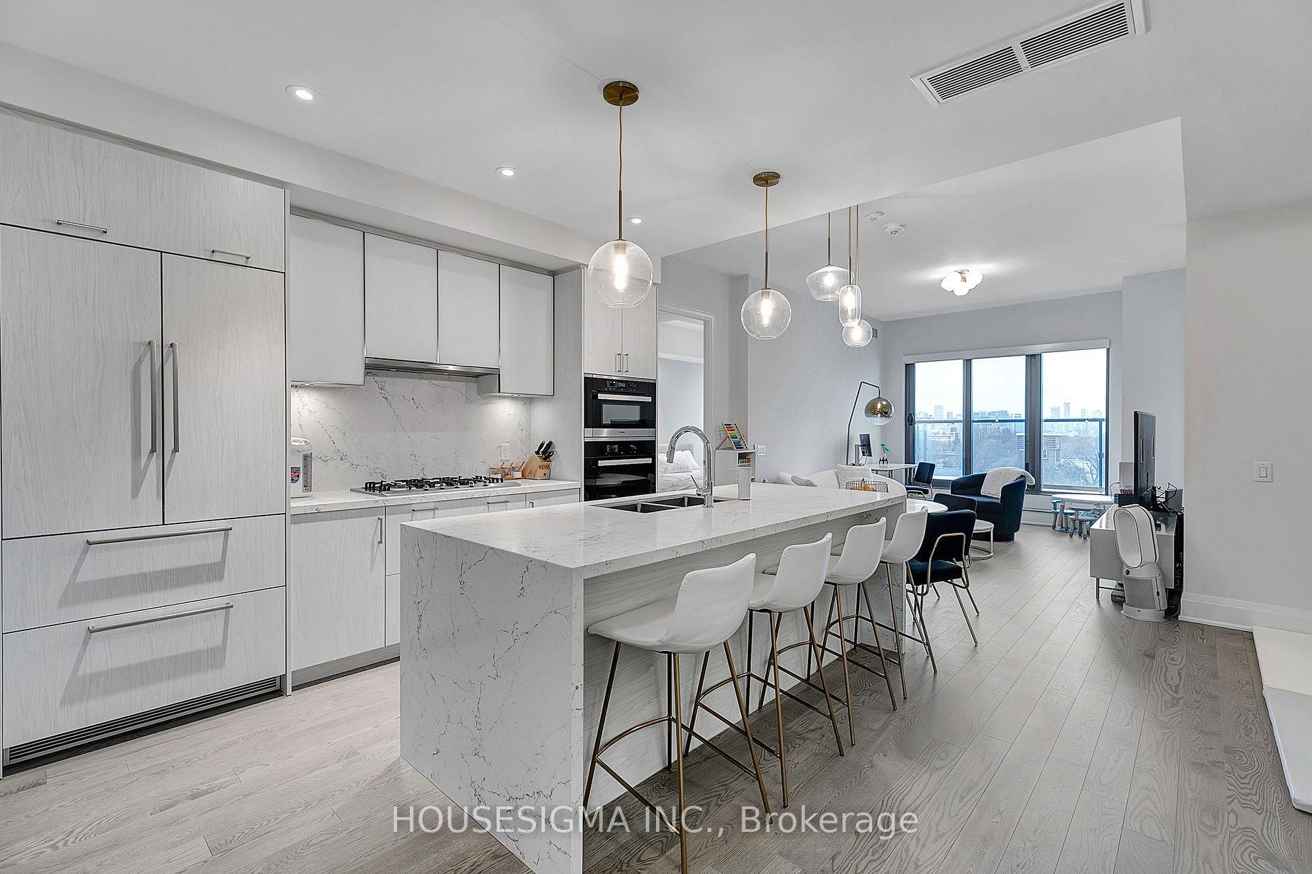 Welcome To This Luxuries Upscale Living In The Annex At Bianca, Tridel Building !