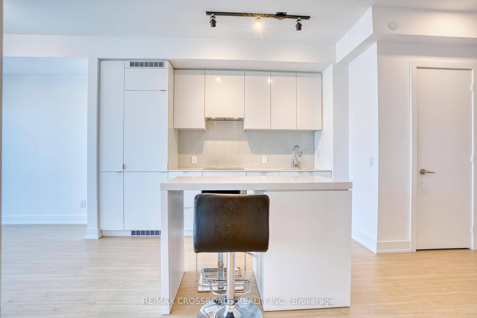 Spacious and functional 1 1 bedroom suite in the heart of downtown Toronto.
