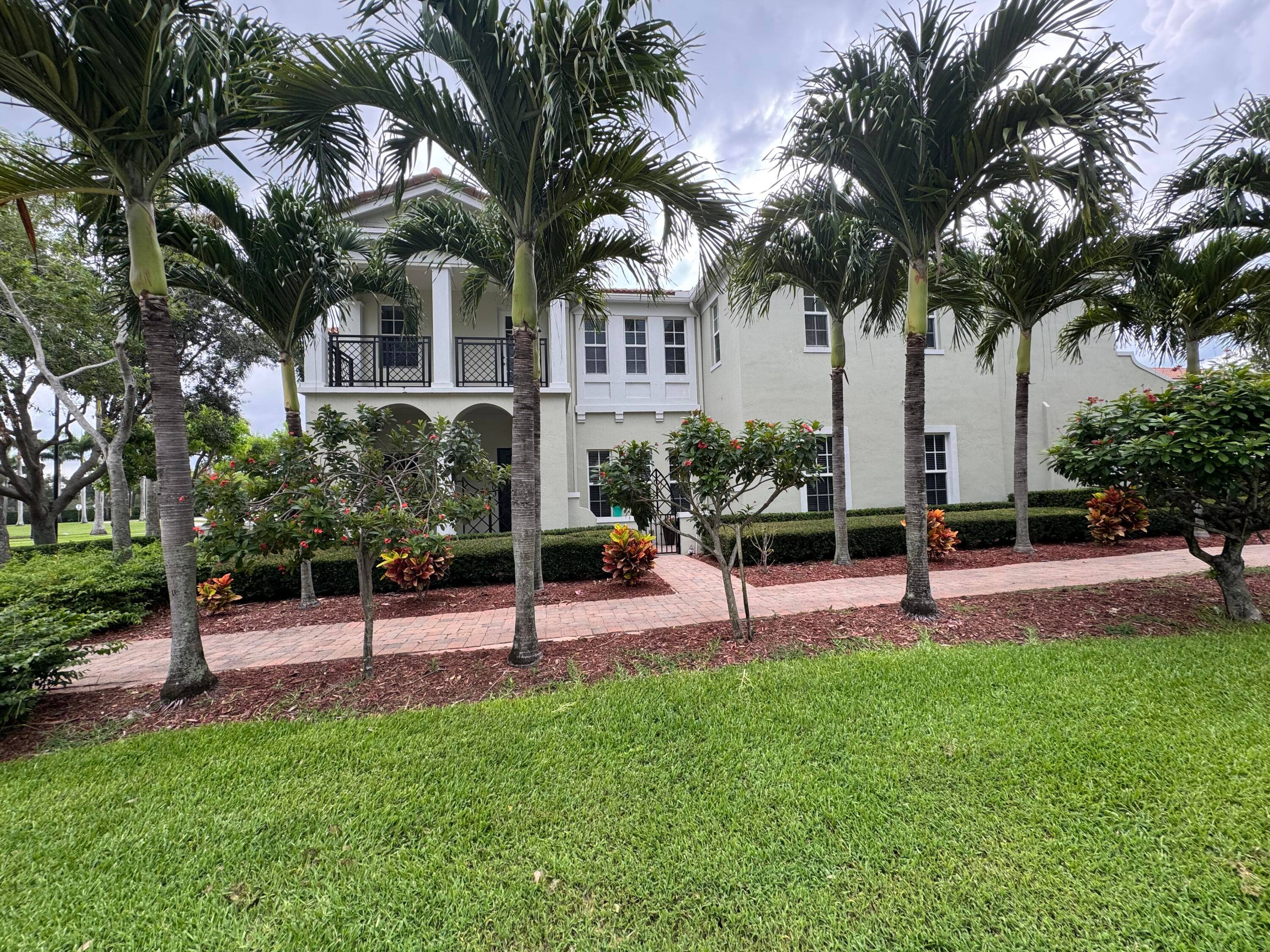 This meticulously, spacious, end unit 3 bedroom, 2.