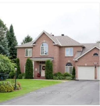 Welcome home to Manotick Estates !