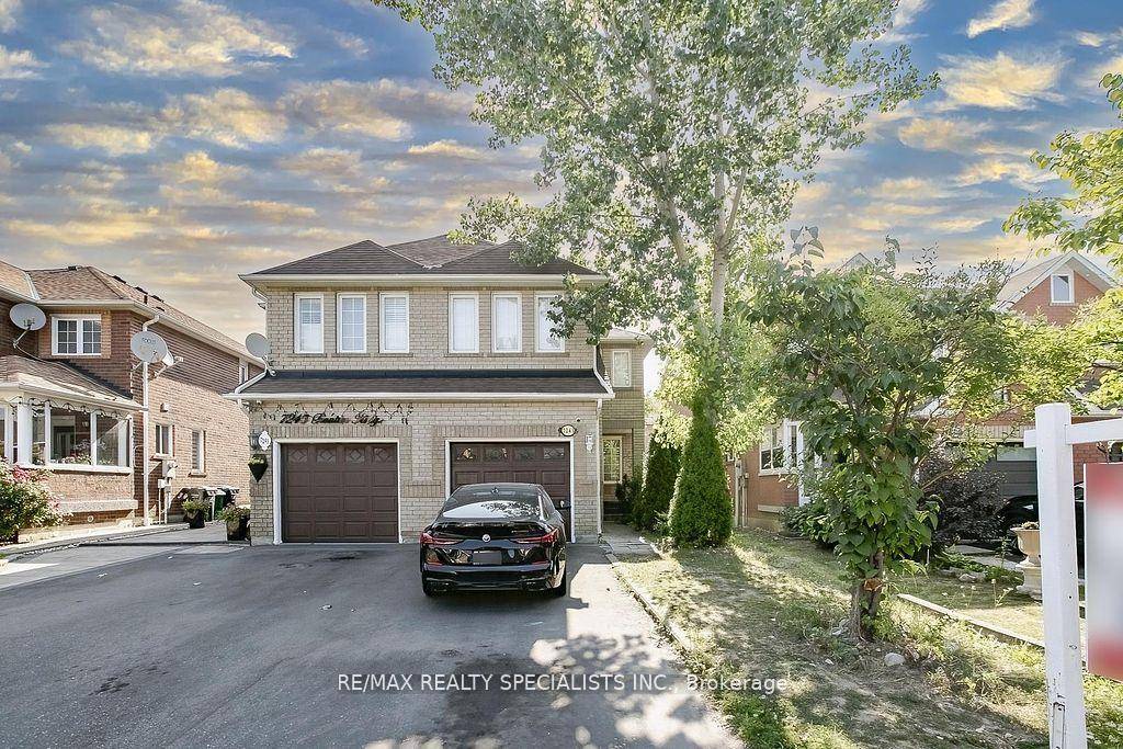 Absolutely stunning 3 bedroom semi detached house in Meadowvale Village in the heart of Mississauga.