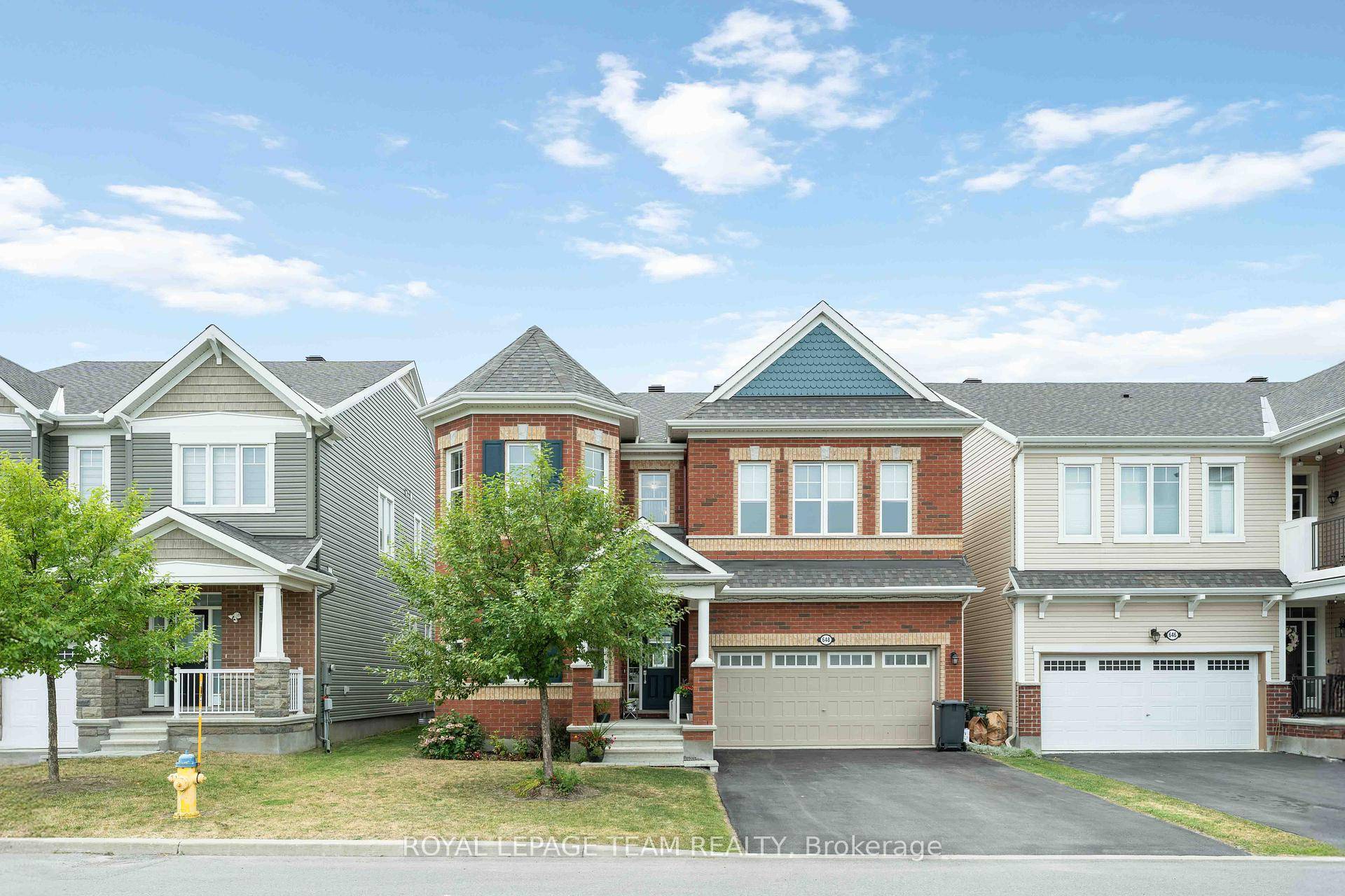 Welcome to 648 Pearl Dace Crescent !