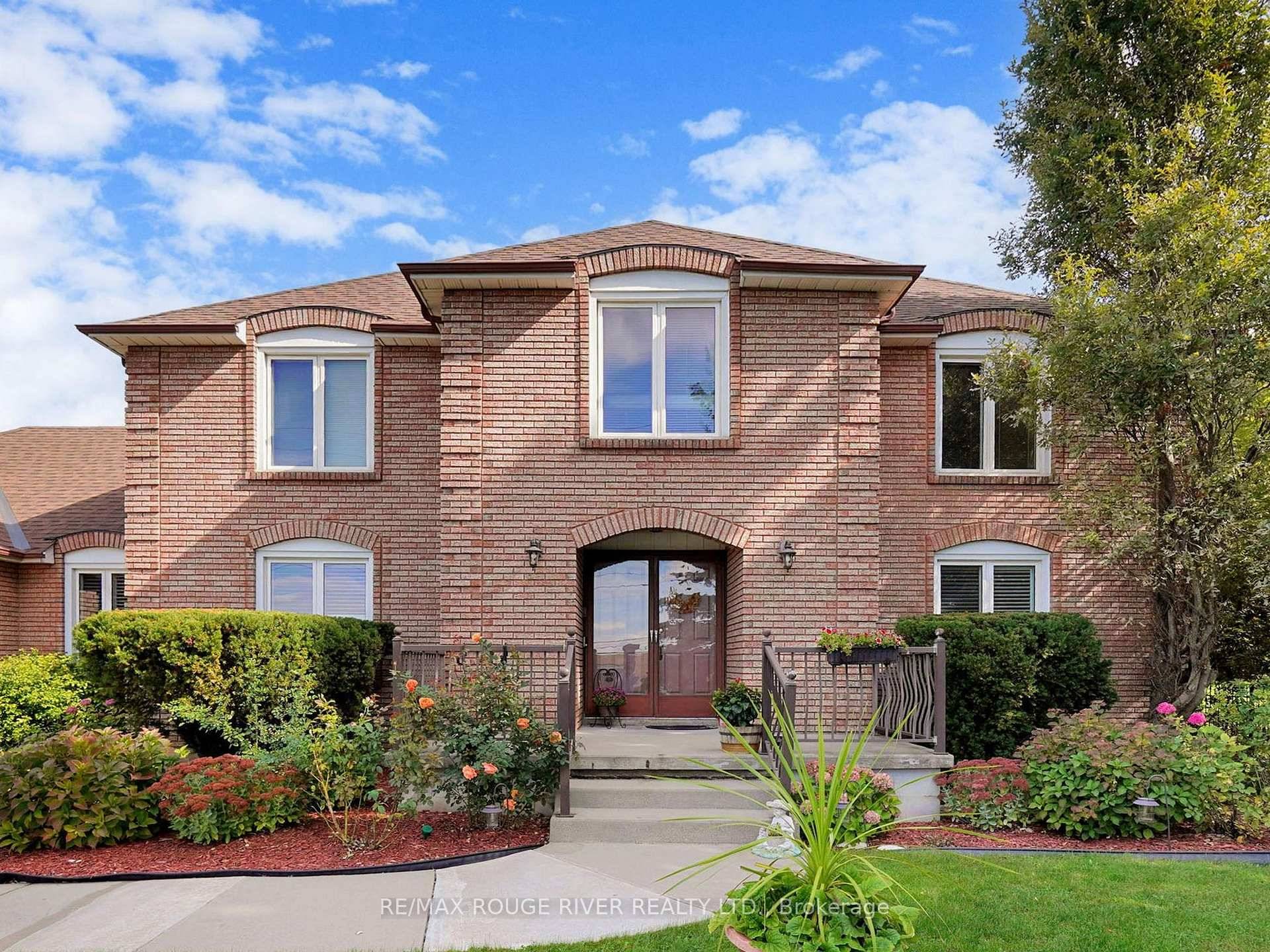 Experience refined country living with the unparalleled convenience of a prime city fringe location.