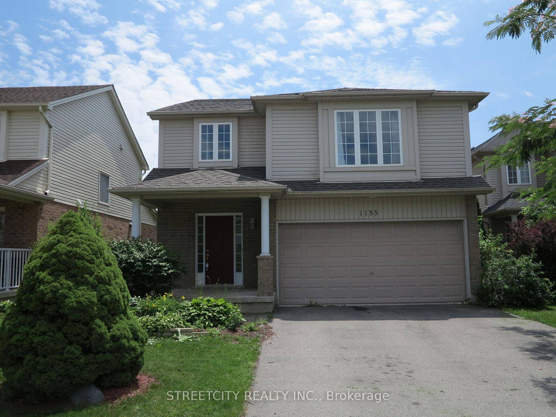Beautiful 2 storey home conveniently located in the Stoneycreek community.