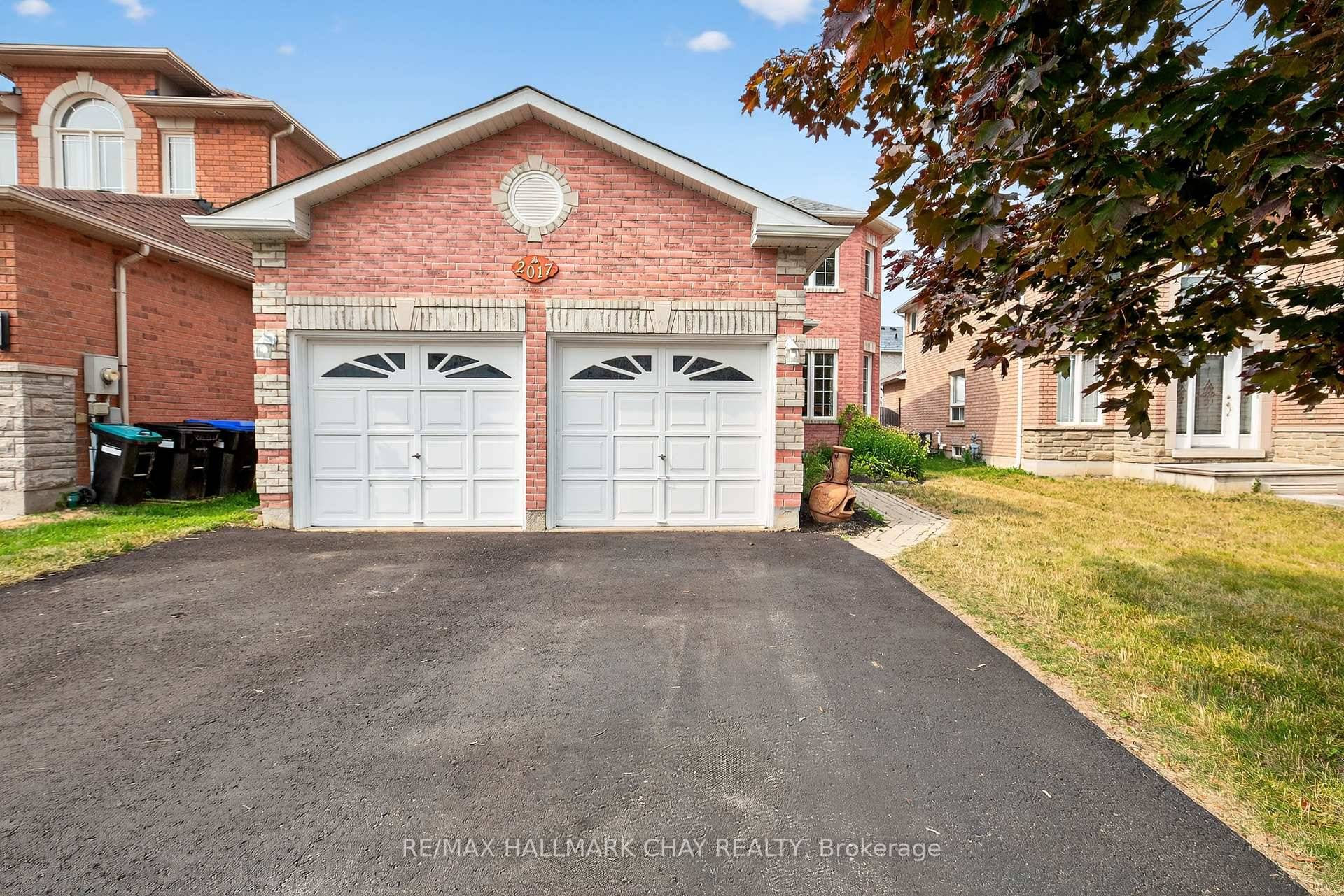 Welcome to this bright and beautifully maintained 3 bed, 3 bath family home, nestled in an incredible community just minutes from the beach !