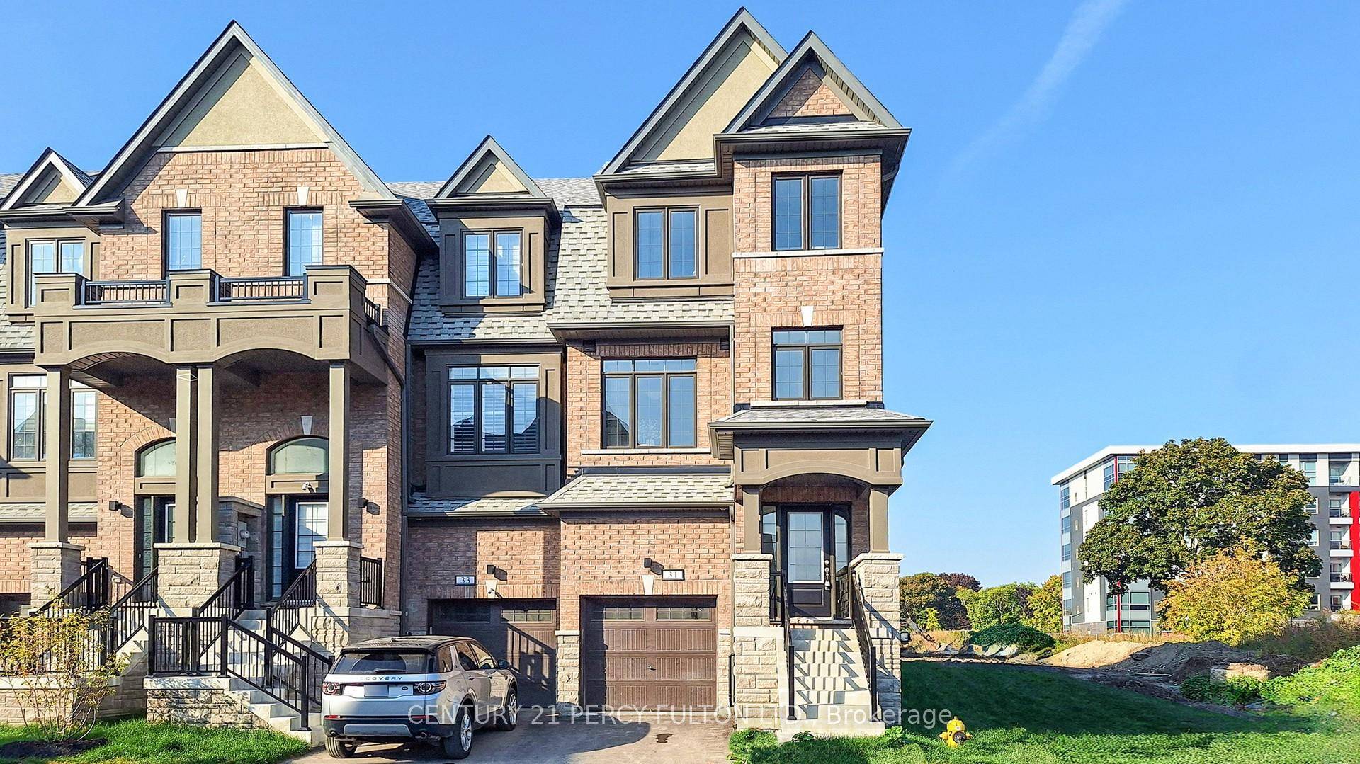 This stunning BRAND NEW END UNIT Regent model on a 28 Ft wide fenced lot Siding onto the Park to be completed offers approx.