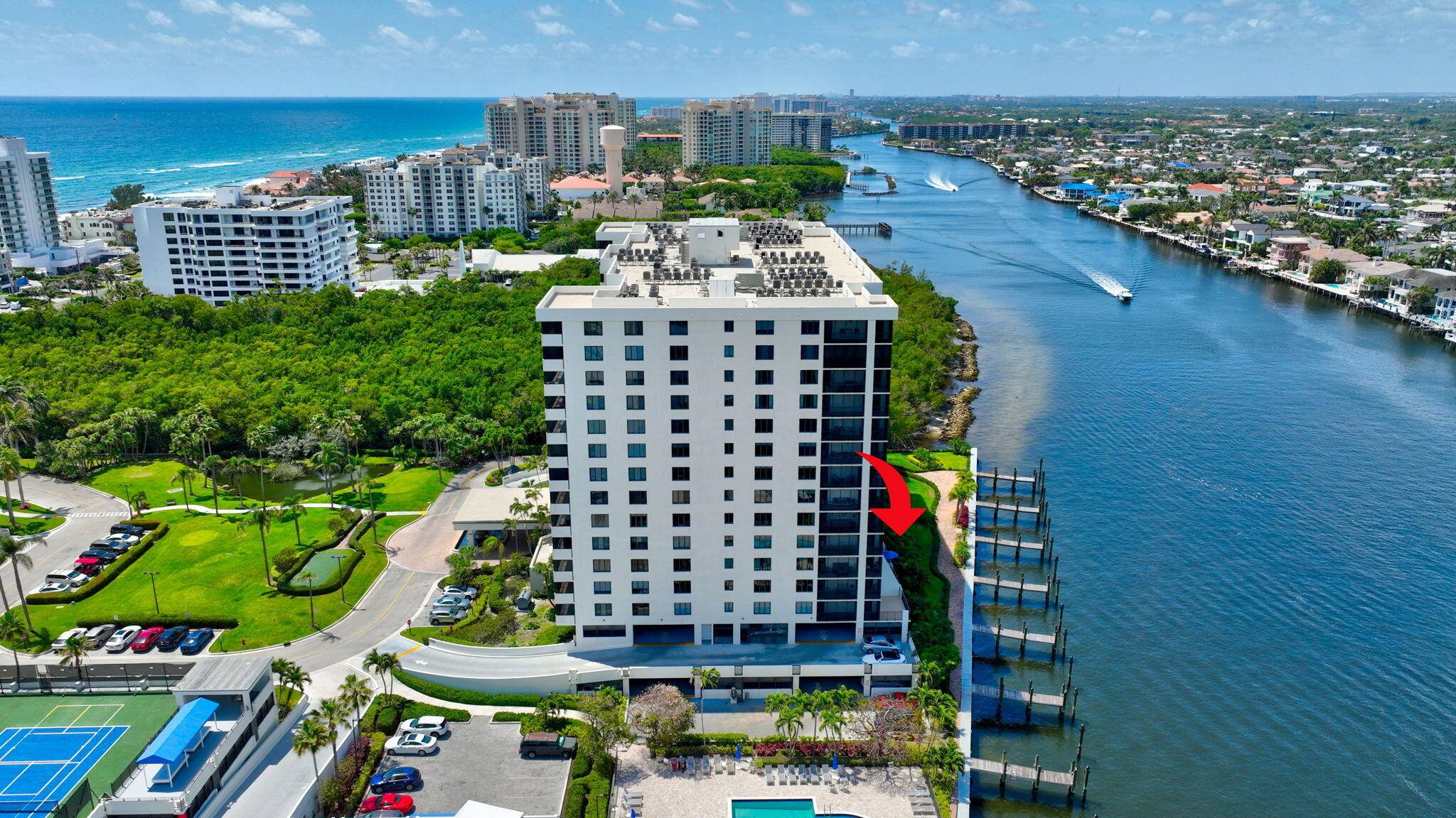 SPECTACULAR DIRECT INTRACOASTAL VIEWS !